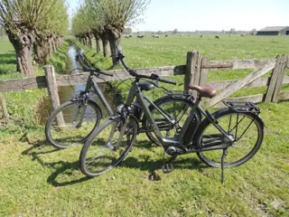 CUBE Touring ( Set ) Framem 50 en 58 cm 400 WH accu