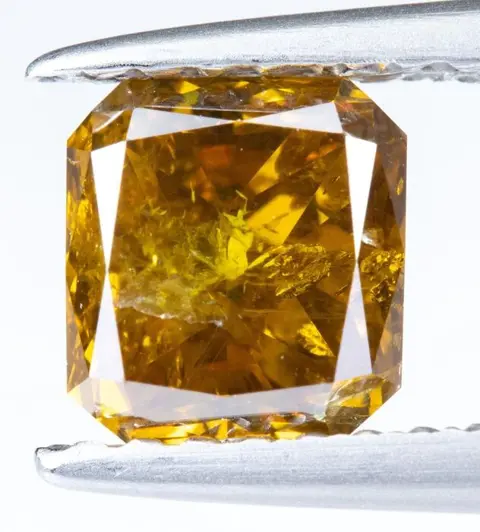 Diamant - 0.92 ct - Natural Fancy Deep Yellowish Orangy