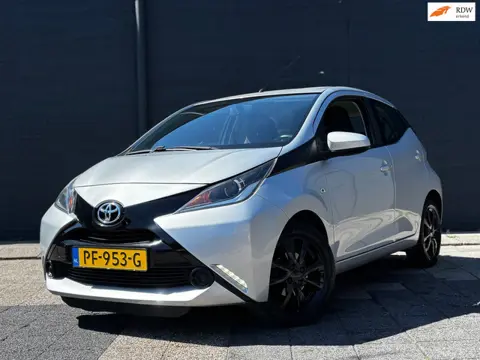 Toyota Aygo 1.0 VVT-i x-play | Cruise Control | Camera | Airco | LM-Velgen