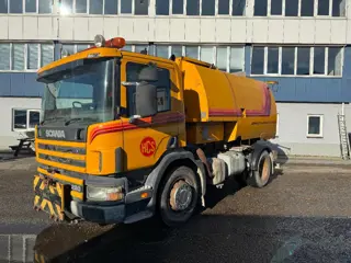 Scania P94-220 4X2 FULL STEEL VEEGMACHINE SWEEPER
