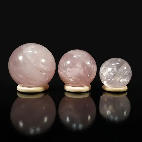 Schitterende rozenkwarts (roze variëteit van kwarts)