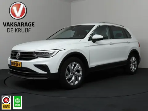 Volkswagen Tiguan 1.5 TSI Life | Trekhaak | Camera | Adaptief Cruise Control!