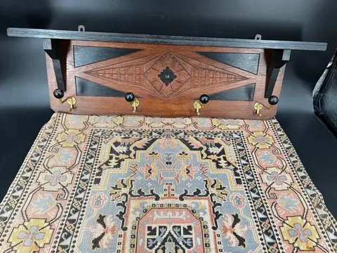 Unieke Amsterdamse school kapstok met muurkleed en 4