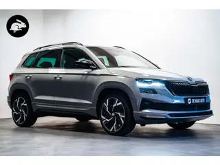 Škoda Karoq 1.5 TSI Sportline|Steel grey|Pano dak|Trekhaak|Camera