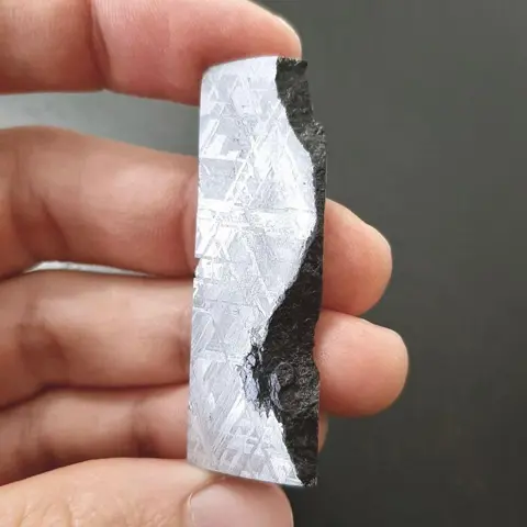 Gibeon-meteoriet. Plak met Widmanstatten-patroon - 13.9 g
