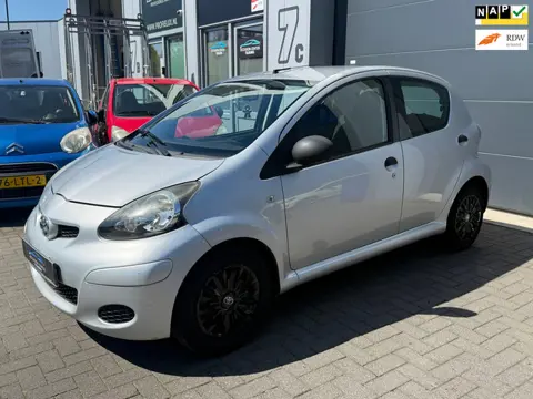 Toyota Aygo 1.0 5-DEURS | ZUINIG | APK 02-27 | NAP |