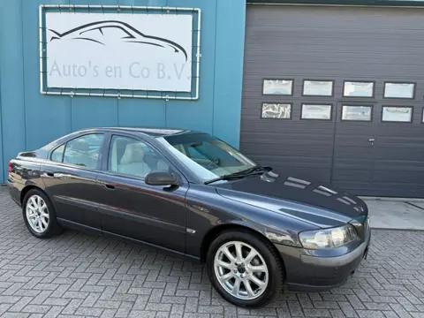 Volvo S60 2.4 Edition Automaat Airco Cruise YOUNGTIMER 17" Afn trekhaak NL Auto NAP Zeer nette staat