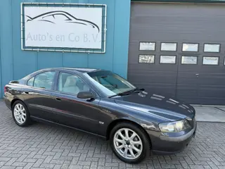 Volvo S60 2.4 Edition Automaat Airco Cruise YOUNGTIMER 17" Afn trekhaak NL Auto NAP Zeer nette staat