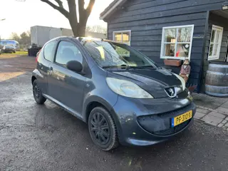 Peugeot 107 1.0-12V XR (bj 2006)