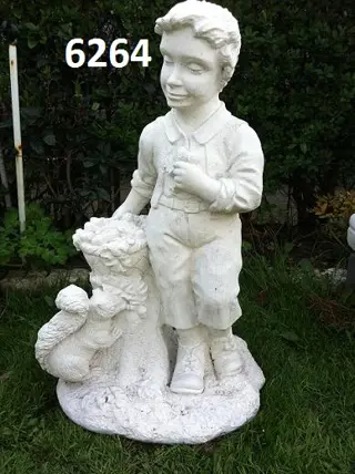 Jongen met Eekhoorn. nr 6264