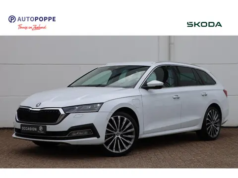 Skoda Octavia Combi 1.4 eHybrid Style 204pk DSG6 | SOH 94% | Elektrische stoelen | Leder/Alcantara |