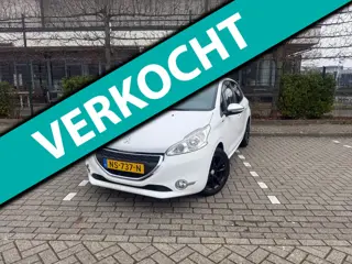 Peugeot 208 1.2 VTI AIRCO CRUISE CONTROL APK STOELVERWARMING ZWARTE VELGEN BLACK EDITION