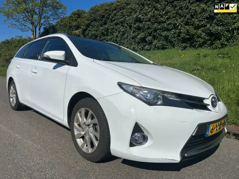 Toyota Auris Touring Sports 1.8 Hybrid Lease