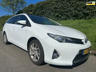 Toyota Auris Touring Sports 1.8 Hybrid Lease