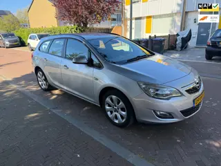Opel Astra Sports Tourer Navigatie / Nieuw APK / Airco / parkeersensoren achter