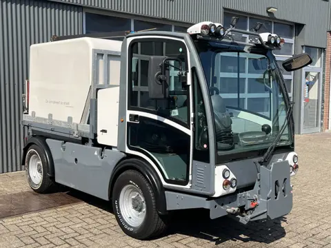 Boschung P4T Werktuigdrager 4x4 Stratenreinigingmachine  Hogedrukspuit Kipper Hoge Reiniger Terrasre
