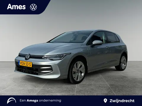 Volkswagen Golf 1.5 eHybrid Life Edition Achteruitrijcamera | Parkeersensoren voor en achter | Stoel