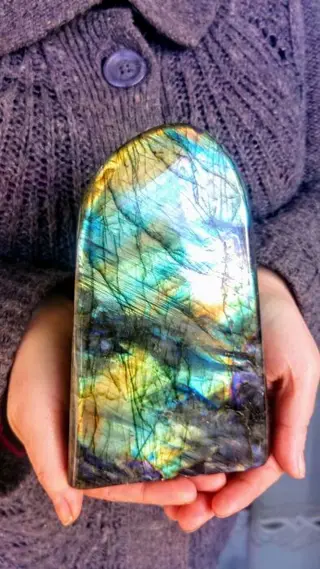 Labradoriet in vrije vorm - Top quality - rare Greenish