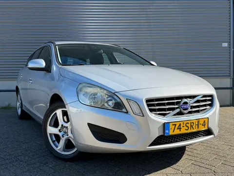Volvo V60 2.0 D3 R-Design