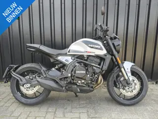 Moto Morini SEIEMMEZZO 650 STR