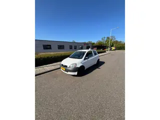 Toyota Yaris 1.0-16V VVT-i Terra