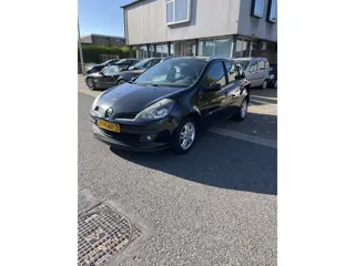 Renault Clio Estate 1.2 TCE Corporate Sport Airco. Keurig nette en goed rijdende Clio.Prijs is inclu