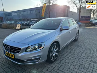 Volvo V60 2.4 D6 AWD Plug-In Hybrid Summum - LEDER - LUXE !