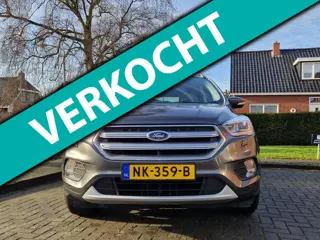 Ford Kuga 1.5 EcoBoost Titanium, PANORAMADAK, INKLAPBARE TREKHAAK.