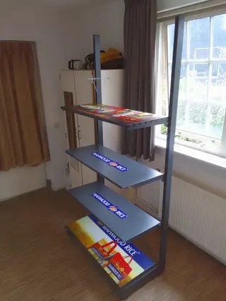 Metalen armhang stelling wandkast compleet met toebehoren