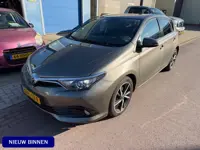 Toyota Auris 1.8 Hybrid Edition S - juni 2017 Navigatie + Lane Assist Alle boekjes zijn aanwezig. Ze