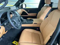 Lexus LX 700 T1. €121.000 LX700h (bj 2026, automaat)