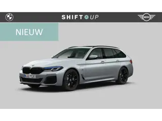BMW 5-serie Touring 530e M-Sport | Panoramadak | Head Up | Comfort Zetels