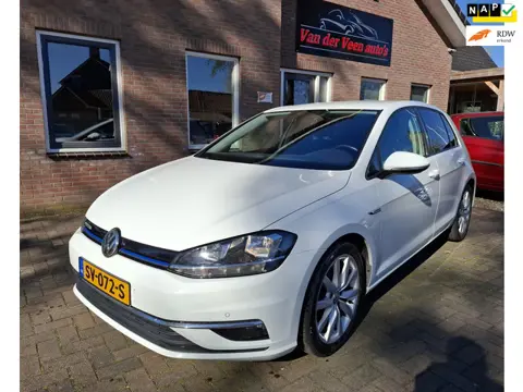 Volkswagen Golf 1.5 TSI Highline automaat. 100 % onderhouden en in nieuw staat! O,a, carplay, navi, 