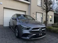 Mercedes-Benz B-Klasse 180 AMG Aut Panoramadak Widescreen SfeerVerlichting SportLeder Led Camera 18"