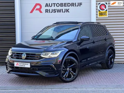 Volkswagen Tiguan 1.5 TSI R-Line Pano/Trekhaak/360/Sfeer