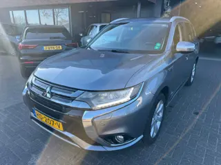 Mitsubishi Outlander 2.0 PHEV Executive CRUISE CAMERA TREKHAAK GOED ONDERHOUDEN