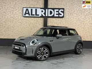 Mini Cooper Electric Camden Plus Edition 33 kWh | Pano | Keyless | Camera | Sfeerverlichting