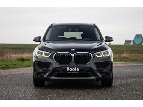 BMW X1 xDrive25e Executive X CAMERA / CARPLAY / HEAD UP DISPLAY / LEDER / LED / CRUISE CONTROLE / ST