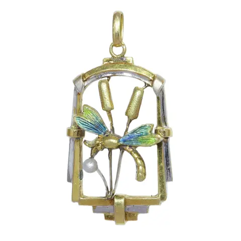 Reedmace and dragonfly in enamel, a small but poetic gold pendant from about 1920