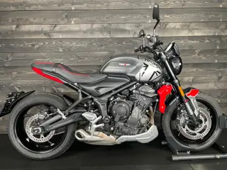 Triumph TRIDENT 660 BIG BADGE SILVER RED - 51835312