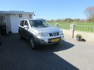 NISSAN XTRAIL 2004 LEES TEXT!!