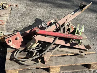 Losse hydraulische hef voor een spitmachine