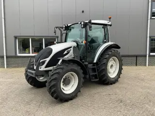 Valtra A104 Hitech 4, Luchtremmen, voorladeraanbouwdelen