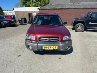 Subaru Forester 2.0 AWD X ecc automaat lm velg klein deukje in motorkap en rechter voorscherm blanke