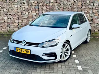 Volkswagen Golf 1.5 TSI Highline Business R-LINE
