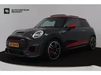 Mini Mini 2.0 John Cooper Works (PANORAMADAK, STOELVERWARMING, ACHTERUITRIJCAMERA, H&K AUDIO, HEAD/U