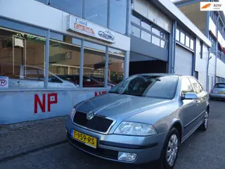 Skoda Octavia 1.6 FSI Edition 100