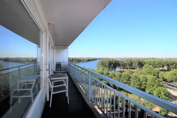 Woning aan de Burgemeester Hogguerstraat te Amsterdam