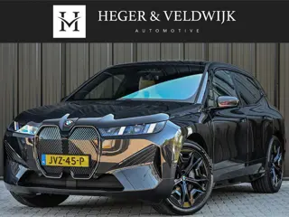 BMW iX xDrive45 101 kWh | NL-auto | Comfort access | Soft close | Iconic glow | Adaptive led | Sky l