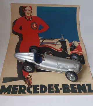 Modellen/speelgoed - Silberpfeil W 154 1:18 mit Poster -